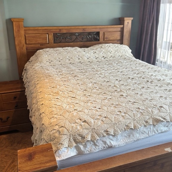76” x 84” Vintage Handmade Crochet Floral Bedspread Blanket - Picture 1 of 11